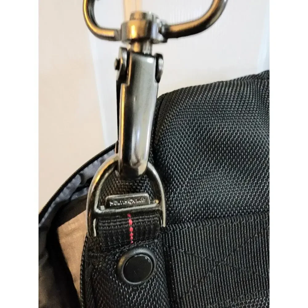 Samsonite Laptop Shuttle Bag Black 15.6” Padded Case Adjustable Strap Mint Cond.